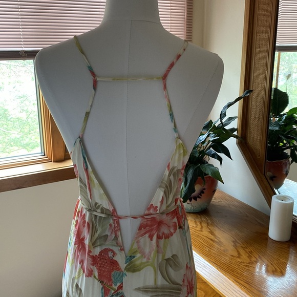 Reformation printed rayon maxi dress tropical bird print lowback, high sideslit - Picture 5 of 6